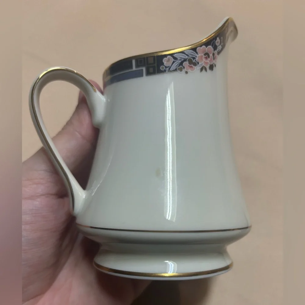 MIKASA Florisse Black L2841 Fine China CREAMERS - Set of 2‎ - Floral